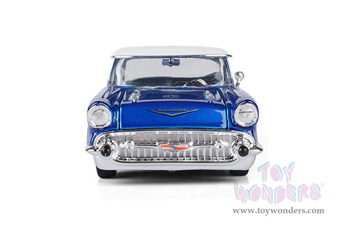 Motormax Get Low - Chevrolet® Bel Air® Lowrider (1957, 1/24 scale diecast model car, Blue/White) 79030