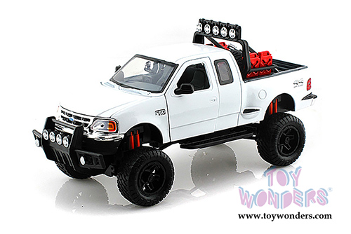 Motormax Off Road - Ford F-150 XLT Flareside Supercab Pickup Truck (2001, 1/24 scale diecast model car, White) 79132WT