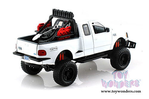 Motormax Off Road - Ford F-150 XLT Flareside Supercab Pickup Truck (2001, 1/24 scale diecast model car, White) 79132WT