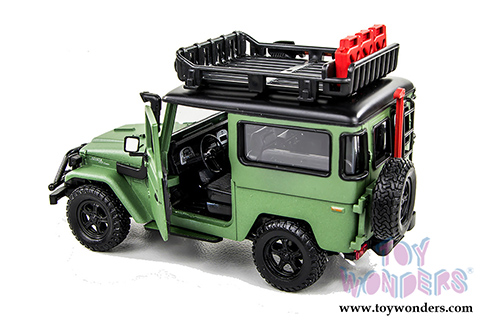 Motormax Off Road - Toyota FJ40 Land Cruiser (1974, 1/24 scale diecast model car, Matte Green) 79137GN