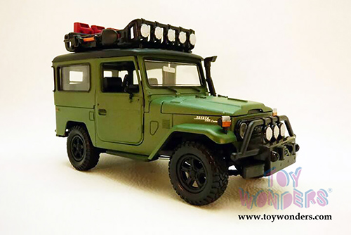 Motormax Off Road - Toyota FJ40 Land Cruiser (1974, 1/24 scale diecast model car, Matte Green) 79137GN