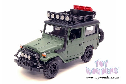 Motormax Off Road - Toyota FJ40 Land Cruiser (1974, 1/24 scale diecast model car, Matte Green) 79137GN