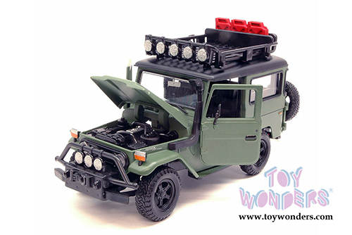 Motormax Off Road - Toyota FJ40 Land Cruiser (1974, 1/24 scale diecast model car, Matte Green) 79137GN