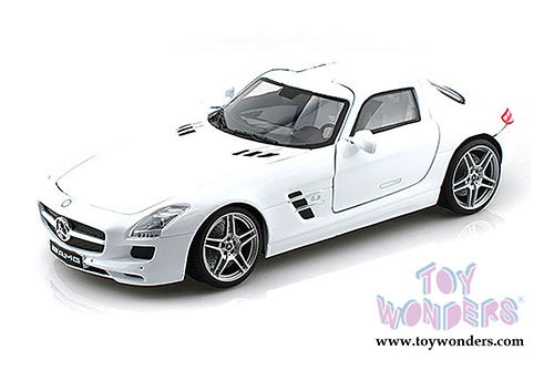 Motormax - Mercedes-Benz SLS AMG Hardtop (1/18 scale diecast model car, White) 79162W