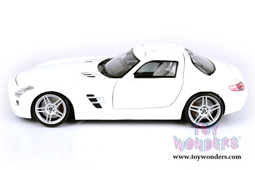 Motormax - Mercedes-Benz SLS AMG Hardtop (1/18 scale diecast model car, White) 79162W