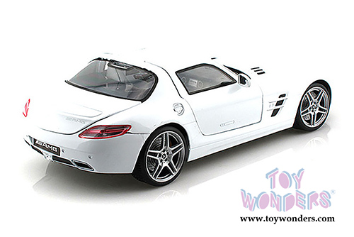 Motormax - Mercedes-Benz SLS AMG Hardtop (1/18 scale diecast model car, White) 79162W