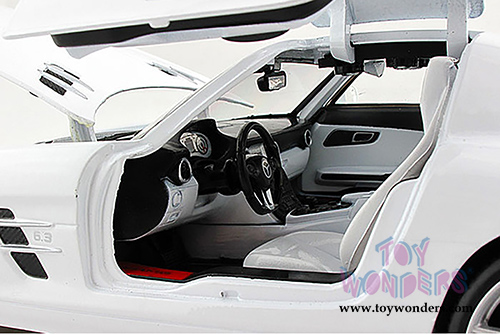 Motormax - Mercedes-Benz SLS AMG Hardtop (1/18 scale diecast model car, White) 79162W
