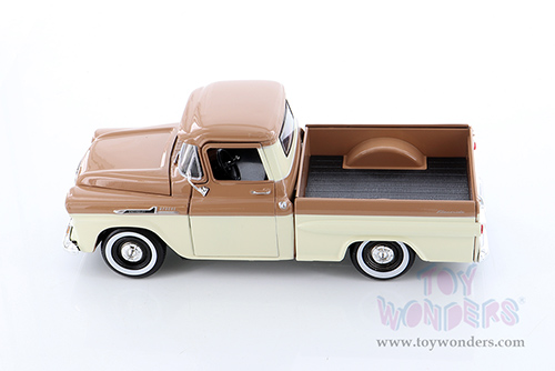 Showcasts Collectibles - Chevy&reg; Apache Fleetside Pickup Truck (1958, 1/24 scale diecast model car, Brown/Beige) 79311M/16D