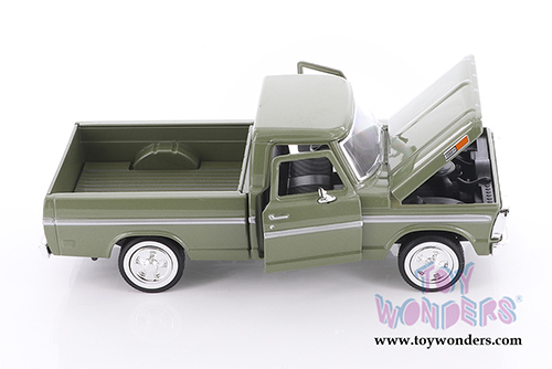 Showcasts Collectibles - Ford F-100 Pickup Truck Assortment (1955, 1969, 1/24 scale diecast model car, Asstd.) 79315/41D