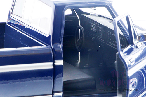 Showcasts® Collectibles - Ford F-150 Custom Pickup (1979, 1/24 scale diecast model car, Asstd.) 79346/16D