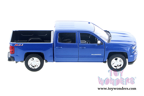 Showcasts Collectibles - Chevy&reg; Silverado&trade; 1500 LT Z71 Crew Cab Truck (2017, 1/27 scale diecast model car, Blue) 79348BU