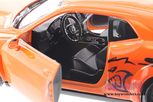 Showcasts Collectibles - Dodge Challenger SRT Hellcat Widebody Hardtop (2018, 1/24 scale diecast model car, Orange) 79350OR