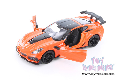 Showcasts&reg;  Collectibles - Chevrolet&reg; Corvette&reg; ZR1 Hardtop (2019, 1/24 scale diecast model car, Orange) 79356OR