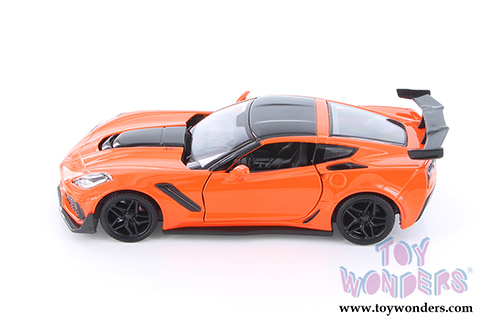 Showcasts&reg;  Collectibles - Chevrolet&reg; Corvette&reg; ZR1 Hardtop (2019, 1/24 scale diecast model car, Orange) 79356OR