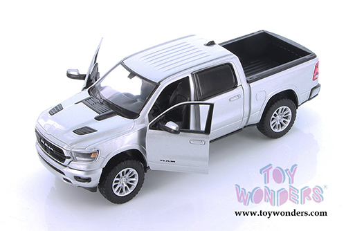 Showcasts Collectibles - Dodge Ram 1500 Crew Cab Laramie Pickup Truck (2019, 1/24 scale diecast model car, Asstd.) 79357/16D