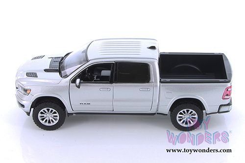 Showcasts Collectibles - Dodge Ram 1500 Crew Cab Laramie Pickup Truck (2019, 1/24 scale diecast model car, Asstd.) 79357/16D