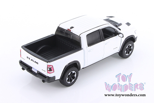 Showcasts Collectibles - Dodge Ram 1500 Crew Cab Pickup Truck Assortment (2019, 1/24 scale diecast model car, Asstd.) 79357/58D