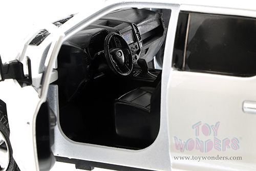 Showcasts Collectibles - Ford F-150 Lariat Crew Cab Pickup Truck (2019, 1/27 scale diecast model car, White) 79363WH/16D