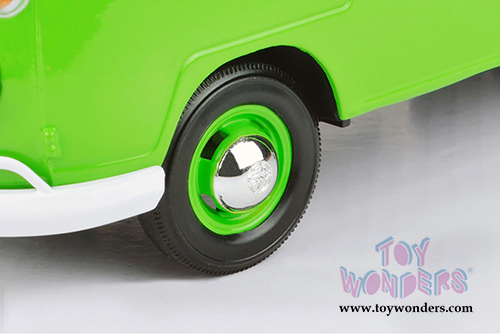 Motormax - Volkswagen Type 2 (T1) Delivery Van with Roof Rack (1/24 scale diecast model car, Green/White) 79551WTGRN