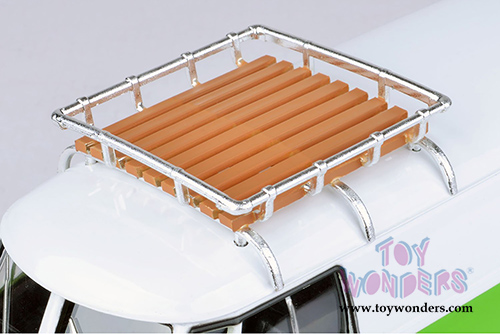 Motormax - Volkswagen Type 2 (T1) Delivery Van with Roof Rack (1/24 scale diecast model car, Green/White) 79551WTGRN