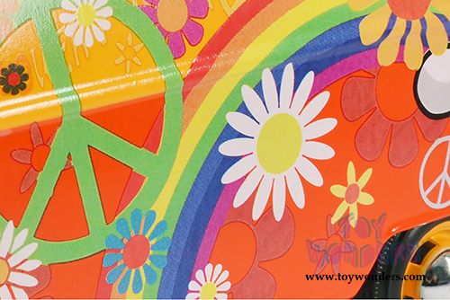 Motormax - Volkswagen Type 2 (T1) Delivery Van Flower Power (1/24 scale diecast model car, Orange) 79563OR