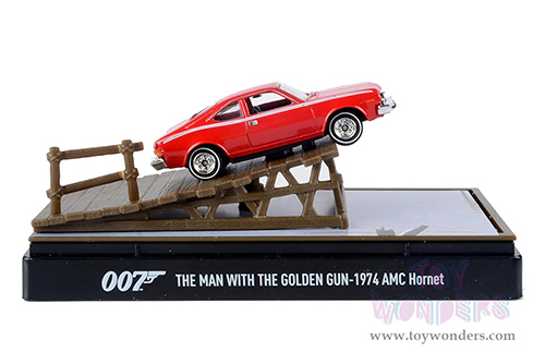Motormax Dioramas - AMC Hornet James Bond 007 "The Man with the Golden Gun" (1974, 1/64 scale diecast model car, Red with White Stripes) 79822