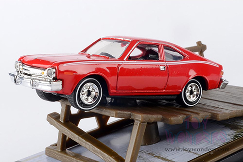 Motormax Dioramas - AMC Hornet James Bond 007 "The Man with the Golden Gun" (1974, 1/64 scale diecast model car, Red with White Stripes) 79822