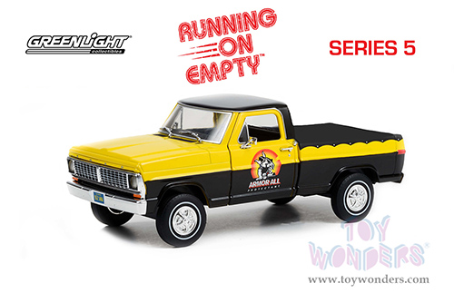 Greenlight - Running on Empty Series 5 | Ford F-100 Pickup Truck Armor All (1970, 1/24 scale diecast model car, Black/Yellow) 85063