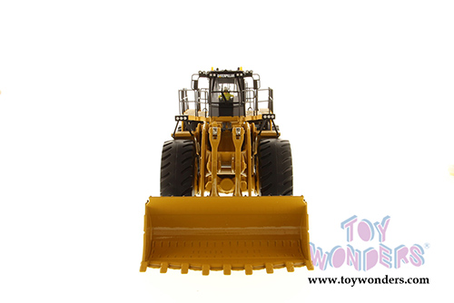 Diecast Masters - Caterpillar 994F Wheel Loader with Operator - Core Classics Series (1/50 scale diecast model car, Yellow) 85161C