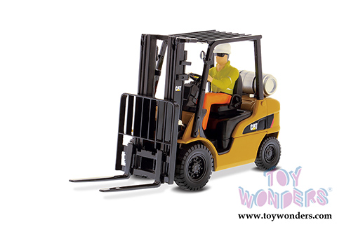 Diecast Masters - Caterpillar P5000 Lift Truck with Operator - Core Classics Series (1/25 scale diecast model car, Yellow) 85223C