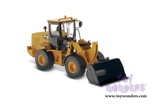 Diecast Masters - Caterpillar 938K Wheel Loader Tractor with Operator - High Line Series (1/50 scale diecast model car, Yellow) 85228