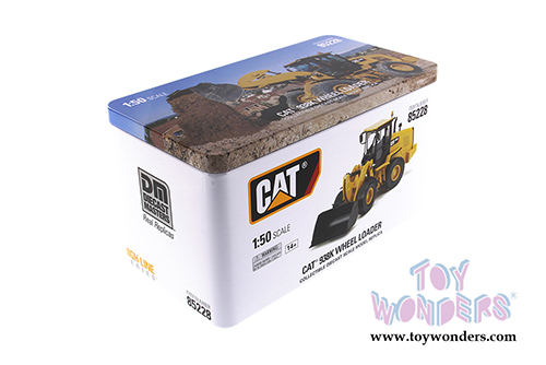 Diecast Masters - Caterpillar 938K Wheel Loader Tractor with Operator - High Line Series (1/50 scale diecast model car, Yellow) 85228
