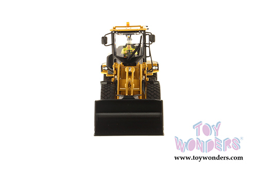 Diecast Masters - Caterpillar 938K Wheel Loader Tractor with Operator - High Line Series (1/50 scale diecast model car, Yellow) 85228
