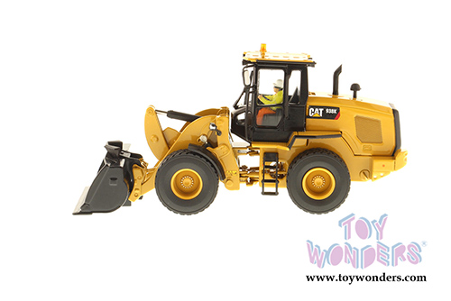 Diecast Masters - Caterpillar 938K Wheel Loader Tractor with Operator - High Line Series (1/50 scale diecast model car, Yellow) 85228