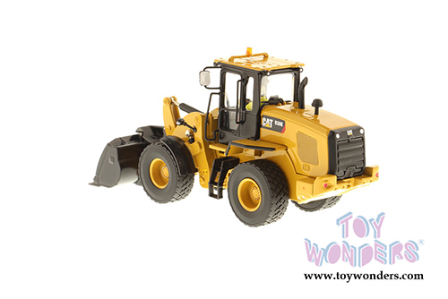 Diecast Masters - Caterpillar 938K Wheel Loader Tractor with Operator - High Line Series (1/50 scale diecast model car, Yellow) 85228