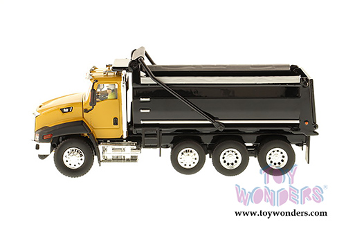 Diecast Masters - Caterpillar CT660 Dump Truck with Operator - Core Classics Series (1/50 scale diecast model car, Yellow/Black) 85290C