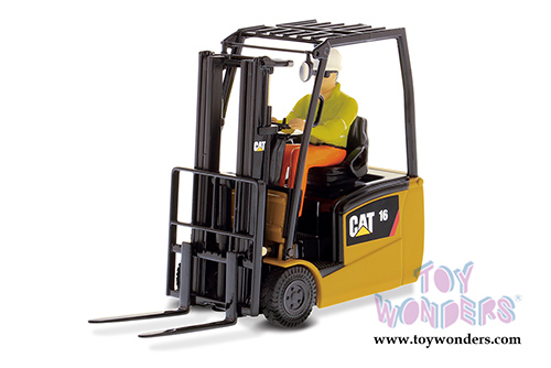 Diecast Masters - Caterpillar EP16 (C) PNY Lift Truck - Core Classics Series (1/25 scale diecast model car, Yellow) 85504