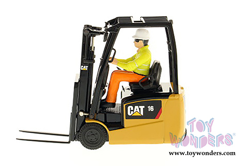 Diecast Masters - Caterpillar EP16 (C) PNY Lift Truck - Core Classics Series (1/25 scale diecast model car, Yellow) 85504