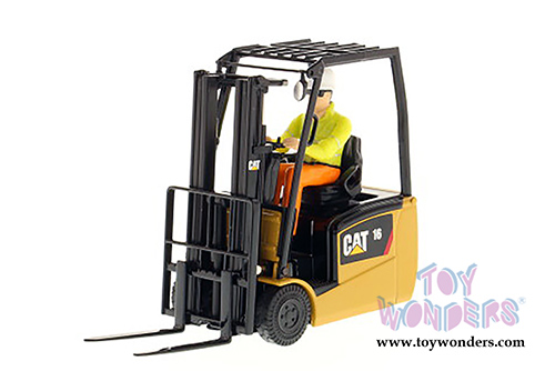 Diecast Masters - Caterpillar EP16 (C) PNY Lift Truck - Core Classics Series (1/25 scale diecast model car, Yellow) 85504