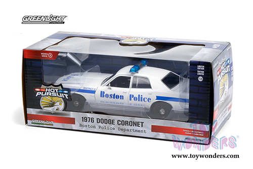 Greenlight - Dodge Coronet Boston Police Department Hot Pursuit (1976, 1/24 scale diecast model car, White/Blue) 85521/12