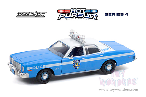 Greenlight - Plymouth Fury New York City Police Department NYPD Hot Pursuit Series 4 (1975, 1/24 scale diecast model car, Light Blue/White) 85542