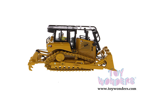 Diecast Masters - Caterpillar D6 Track-Type Tractor with SU Blade and Operator - High Line Series (1/50 scale diecast model car, Yellow) 85553