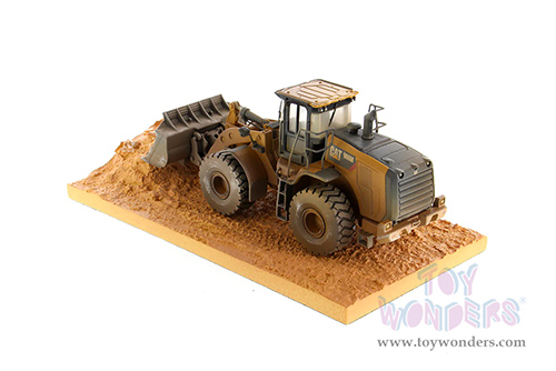 Diecast Masters - Caterpillar&reg; 966M Weathered Wheel Loader with operator - Weathered Series (1/50 scale diecast model car, Yellow/Black) 85703