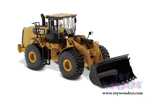 Diecast Masters - Caterpillar 966M Wheel Loader with Operator - High Line Series (1/50 scale diecast model car, Yellow) 85928