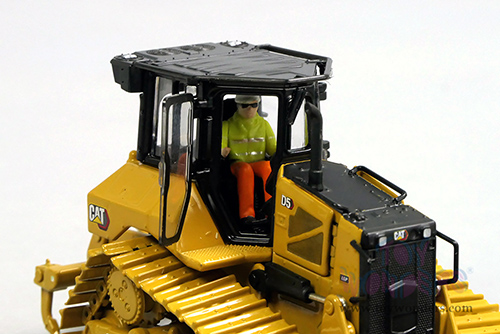 Diecast Masters - Caterpillar&reg; D5 LGP VPAT Track Type Dozer with Operator - High Line Series (1/50 scale diecast model car, Yellow/Black) 85951