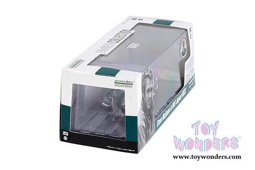 Greenlight - Steve McQueen's Jaguar XKSS with Steve McQueen Figurine (1956, 1/43 scale diecast model car, Green) 86434