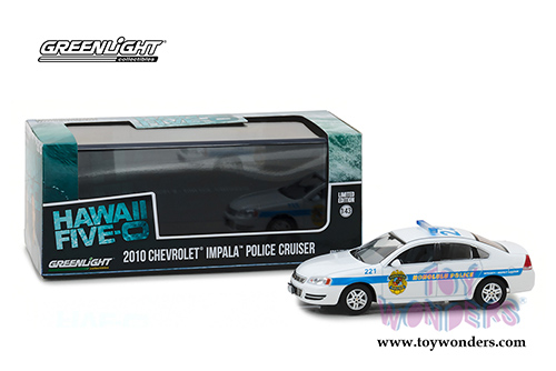 Greenlight Hollywood - Hawaii Five-0 Chevrolet Impala Police Cruiser - Honolulu Police (2010, 1/43 scale diecast model car, White/Blue) 86518