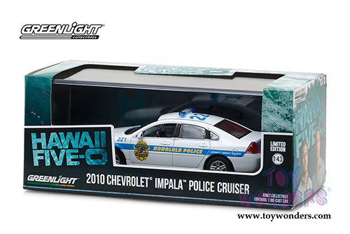 Greenlight Hollywood - Hawaii Five-0 Chevrolet Impala Police Cruiser - Honolulu Police (2010, 1/43 scale diecast model car, White/Blue) 86518