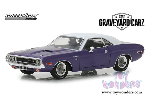 Greenlight Hollywood - Graveyard Carz Dodge Challenger R/T Hard Top (1970, 1/43 scale diecast model car, Purple/White) 86553