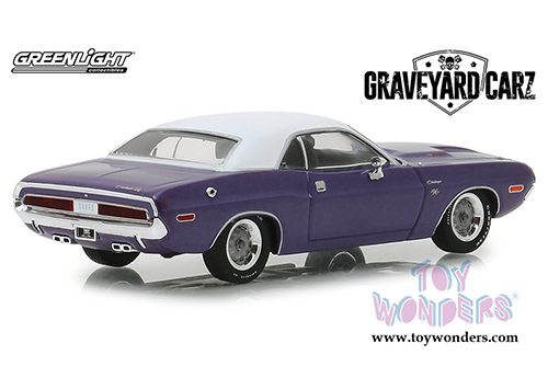 Greenlight Hollywood - Graveyard Carz Dodge Challenger R/T Hard Top (1970, 1/43 scale diecast model car, Purple/White) 86553